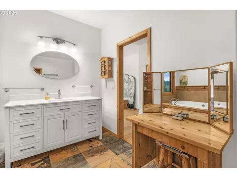 Bath - 52135 E Terra Fern Dr, Sandy, OR 97055 photo 2 of 5