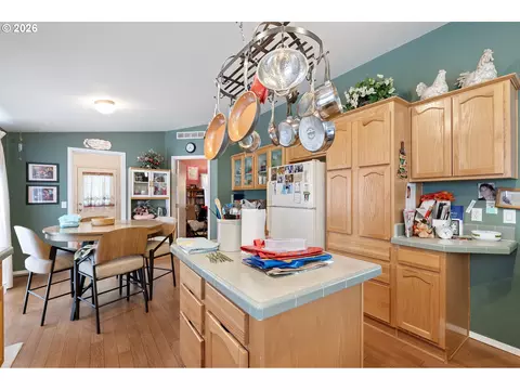 2512 Maia Loop, Springfield, OR 97477 photo 23