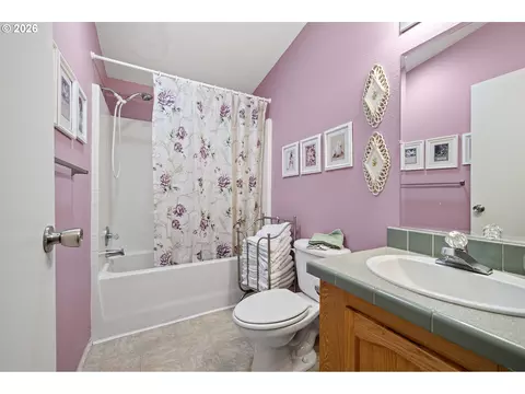 2512 Maia Loop, Springfield, OR 97477 photo 13