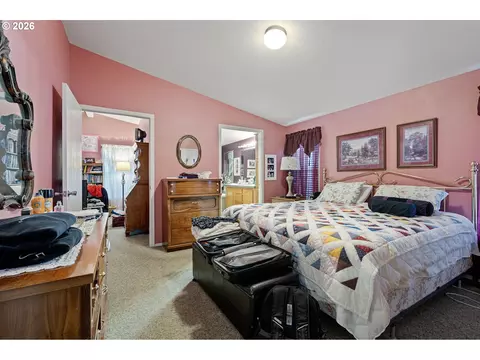 2512 Maia Loop, Springfield, OR 97477 photo 31