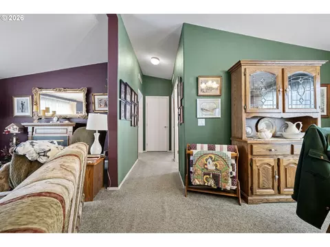 2512 Maia Loop, Springfield, OR 97477 photo 10