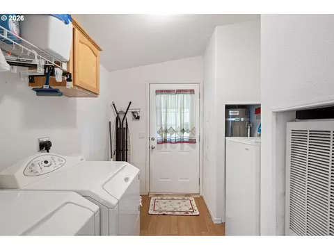 2512 Maia Loop, Springfield, OR 97477 photo 27