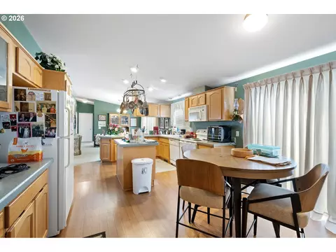 2512 Maia Loop, Springfield, OR 97477 photo 25