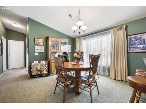 2512 Maia Loop, Springfield, OR 97477 photo 9