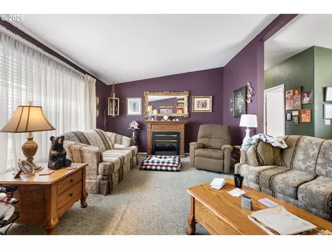 2512 Maia Loop, Springfield, OR 97477 photo 5