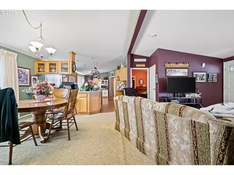 2512 Maia Loop, Springfield, OR 97477 photo 18