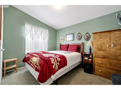 2512 Maia Loop, Springfield, OR 97477 photo 14
