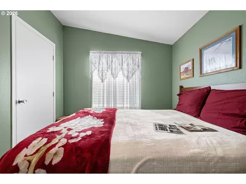 2512 Maia Loop, Springfield, OR 97477 photo 15