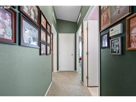 2512 Maia Loop, Springfield, OR 97477 photo 11