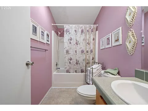 2512 Maia Loop, Springfield, OR 97477 photo 12