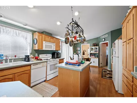 2512 Maia Loop, Springfield, OR 97477 photo 20