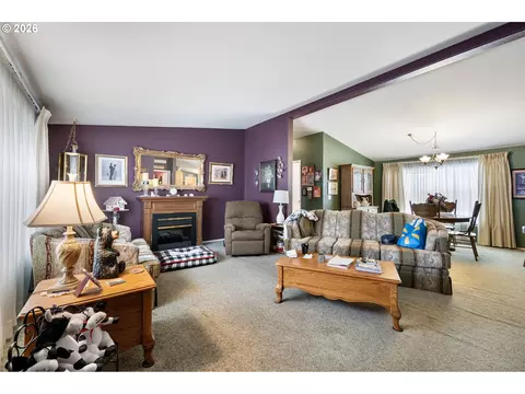 2512 Maia Loop, Springfield, OR 97477 photo 4