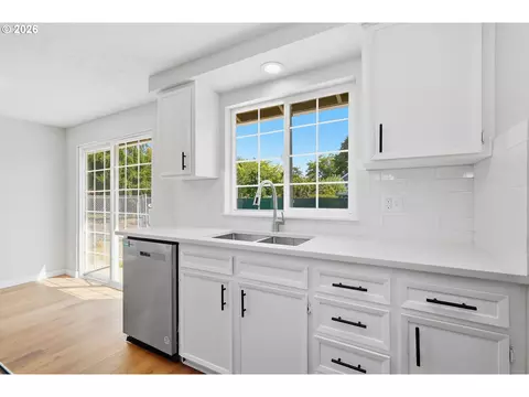 Kitchen - 2011 Ohio St, Eugene, OR 97402 photo 2 of 4