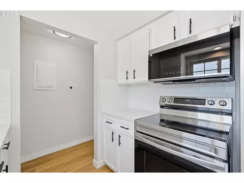 Kitchen - 2011 Ohio St, Eugene, OR 97402 photo 4 of 4