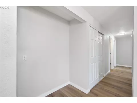 Entry Way - 2011 Ohio St, Eugene, OR 97402 photo 1 of 1