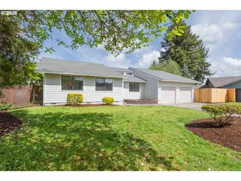 1676 NW Youngwood Ct, Roseburg, OR 97471