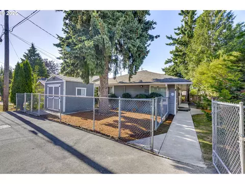 9016 SE 9022 Se Ankeny St, Portland, OR 97216