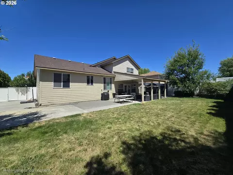 Exterior - 1166 E Main St, Hermiston, OR 97838 photo 3 of 9