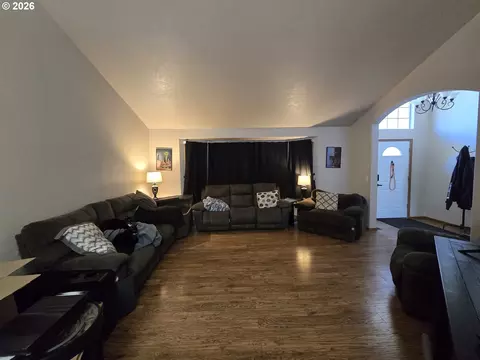 Living - 1166 E Main St, Hermiston, OR 97838 photo 1 of 1
