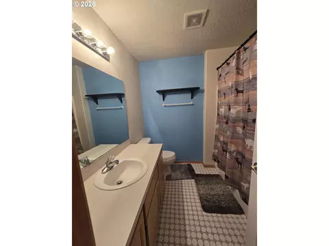 Bath - 1166 E Main St, Hermiston, OR 97838 photo 6 of 6
