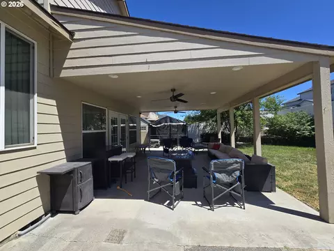 Exterior - 1166 E Main St, Hermiston, OR 97838 photo 2 of 9