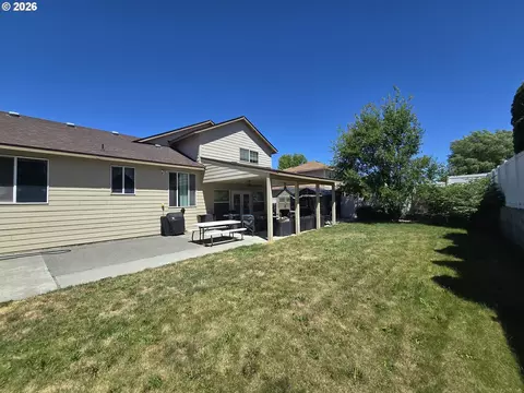 Exterior - 1166 E Main St, Hermiston, OR 97838 photo 4 of 9