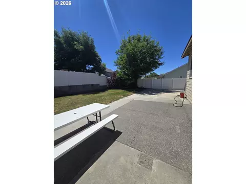 Exterior - 1166 E Main St, Hermiston, OR 97838 photo 5 of 9