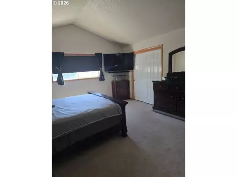 Bedroom - 1166 E Main St, Hermiston, OR 97838 photo 1 of 2