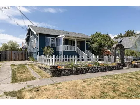 709 S Meridian St, Newberg, OR 97132