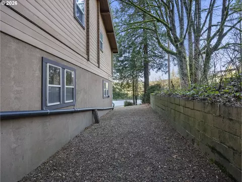 Exterior - 54010 E Alder Heights Rd, Sandy, OR 97055 photo 5 of 10