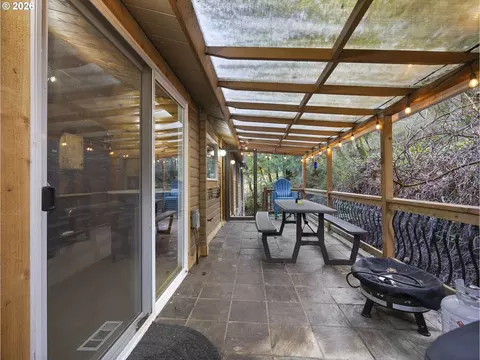 Exterior - 54010 E Alder Heights Rd, Sandy, OR 97055 photo 7 of 10