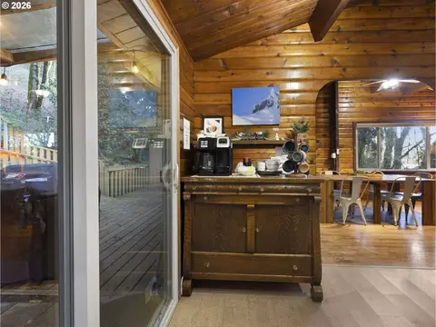 Entry Way - 54010 E Alder Heights Rd, Sandy, OR 97055 photo 2 of 4