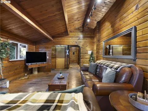 Living - 54010 E Alder Heights Rd, Sandy, OR 97055 photo 4 of 5
