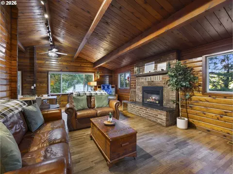 Living - 54010 E Alder Heights Rd, Sandy, OR 97055 photo 3 of 5