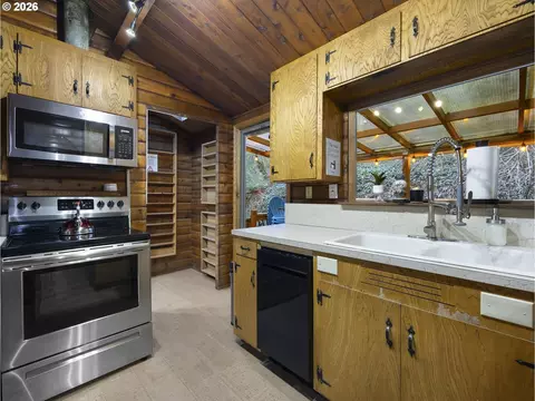 Kitchen - 54010 E Alder Heights Rd, Sandy, OR 97055 photo 1 of 4