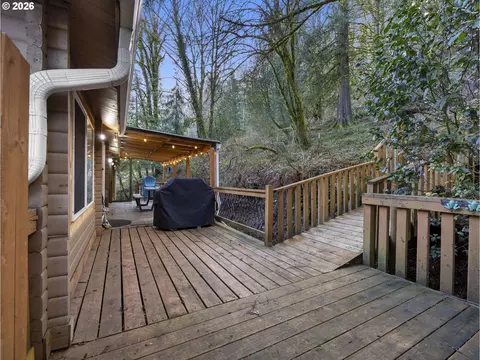 Exterior - 54010 E Alder Heights Rd, Sandy, OR 97055 photo 8 of 10