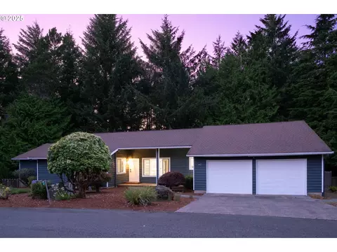 60 Seagrove Pl, Lincoln City, OR 97367