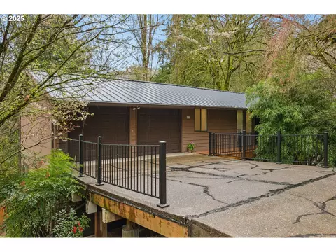 6645 SW Parkhill Dr, Portland, OR 97239