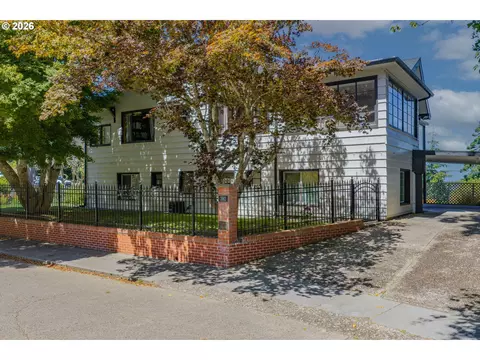 380 N 2nd Ct, Coos Bay, OR 97420