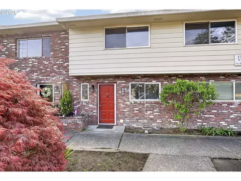 Exterior - 1702 NE Hogan Dr, Gresham, OR 97030 photo 6 of 9