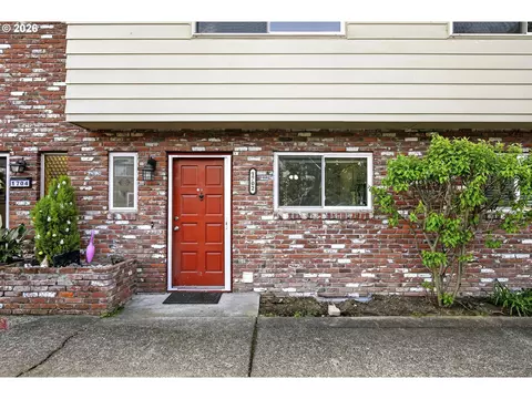 Exterior - 1702 NE Hogan Dr, Gresham, OR 97030 photo 5 of 9