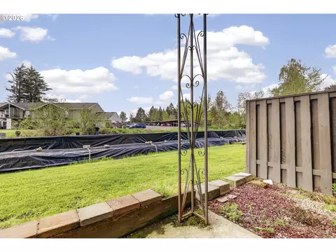 Exterior - 1702 NE Hogan Dr, Gresham, OR 97030 photo 7 of 9