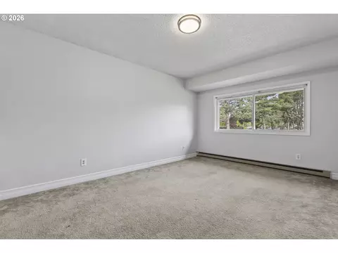 Bedroom - 1702 NE Hogan Dr, Gresham, OR 97030 photo 3 of 6