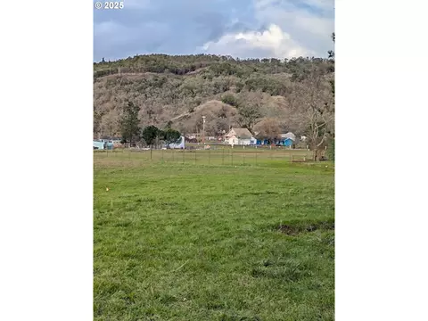 286 Myers Ln, Roseburg, OR 97471
