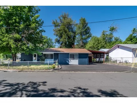 110 NE Kirby Ave, Roseburg, OR 97470