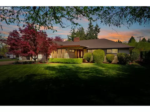 925 Ascot Dr, Eugene, OR 97401