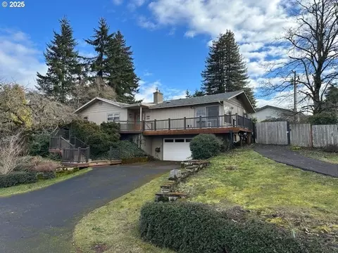 1525 Girard Ave, Cottage Grove, OR 97424