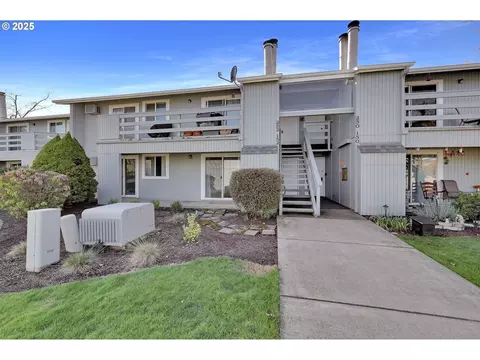 650 Harlow Rd #152, Springfield, OR 97477