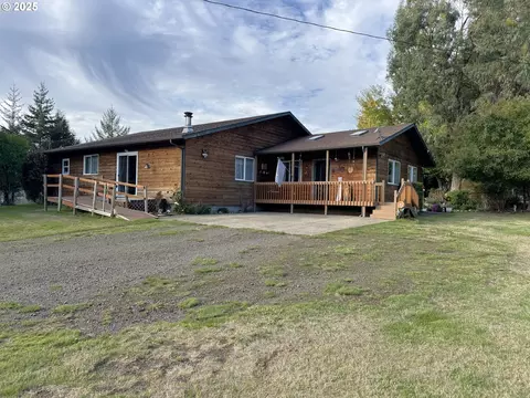 2475 S Smith River Rd, Reedsport, OR 97467