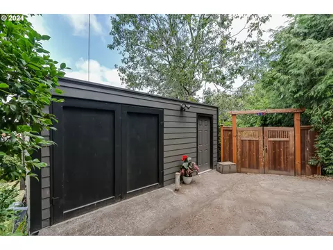 Exterior - 1151 Lorane Hwy, Eugene, OR 97405 photo 3 of 10